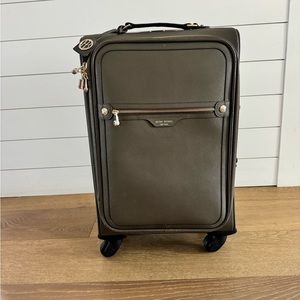 Henri Bendel West 57th 360Wheelie